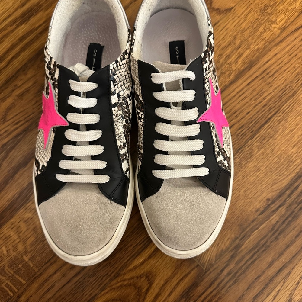 Steven by Steve Madden Rubie Distressed Star Sneakers